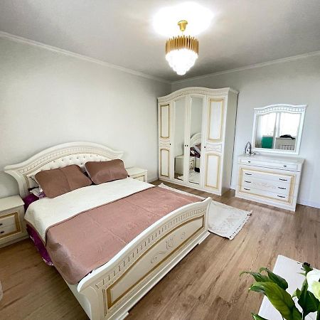Apartment In Алма Ата Екстериор снимка