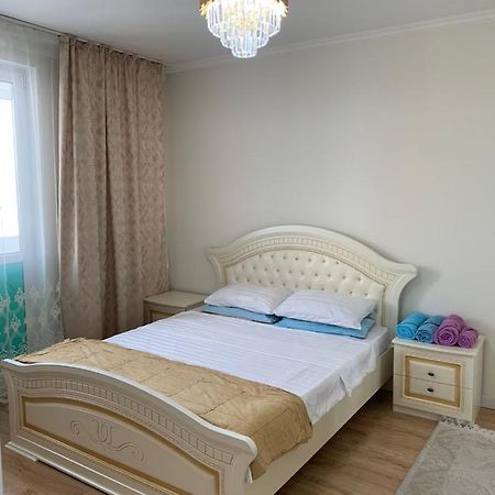 Apartment In Алма Ата Екстериор снимка