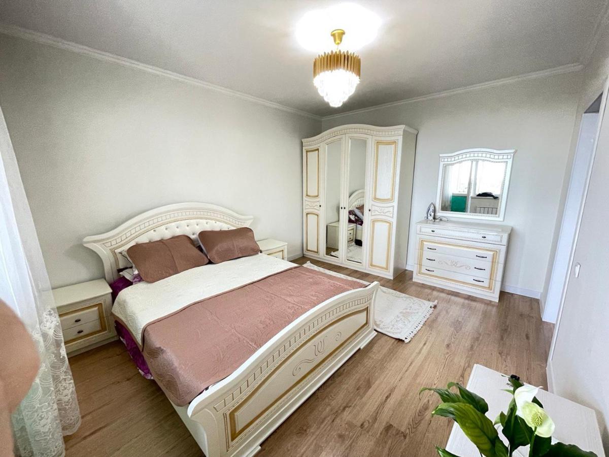 Apartment In Алма Ата Екстериор снимка