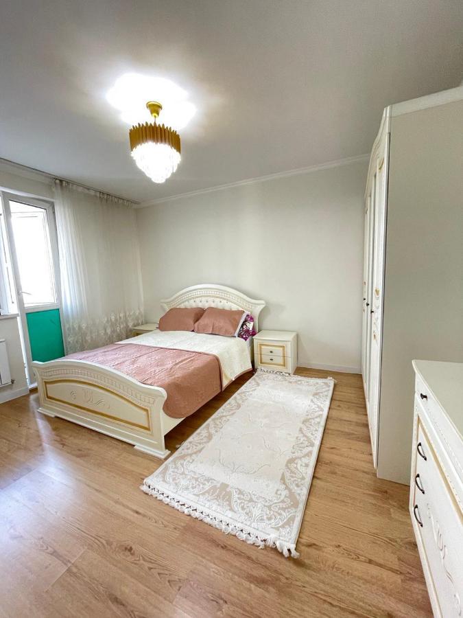 Apartment In Алма Ата Екстериор снимка
